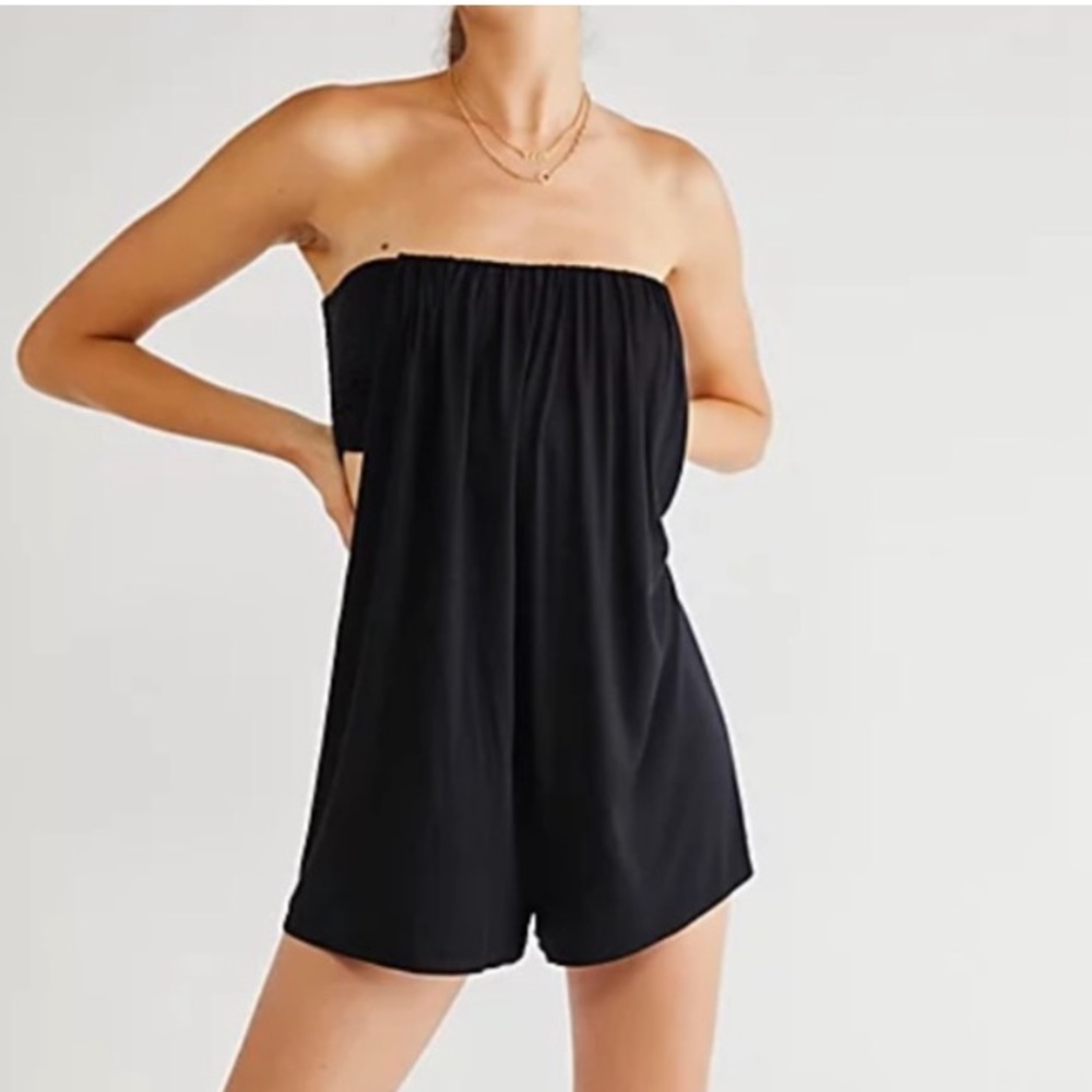 SOLD!! NWT! Free People Beach Rain or Shine Black Strapless Romper Small - Picture 1 of 12